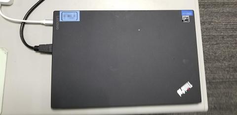 USB-CとHDMIの接続だけになった仕事用X1