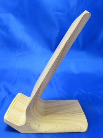 写真では木製にしか見えない