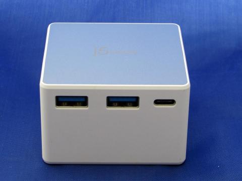 正面 USBポートが纏まっている