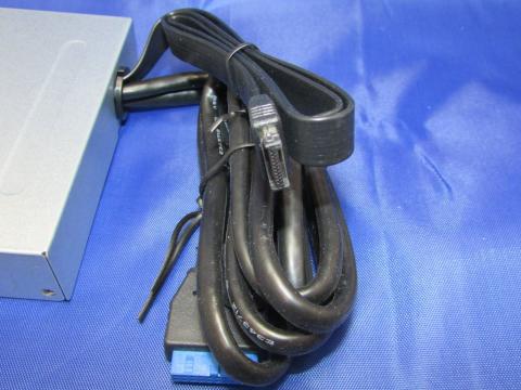 本体からケーブルが直接でています