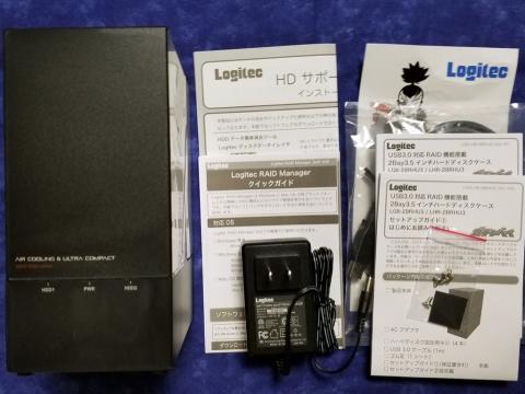 本体と付属品 今時にしては紙マニュアルが多い