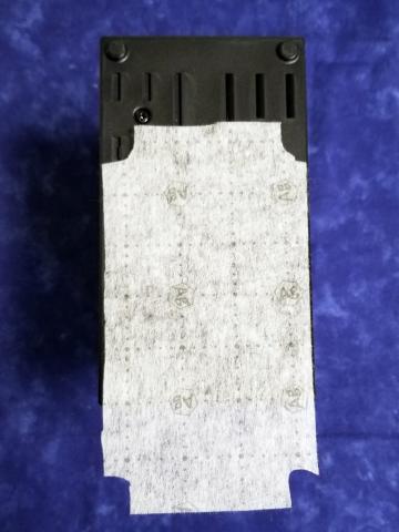 市販の換気扇フィルターを加工し底面にはりつけ