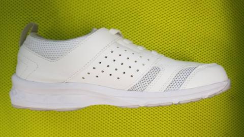 メッシュ生地は少なめ