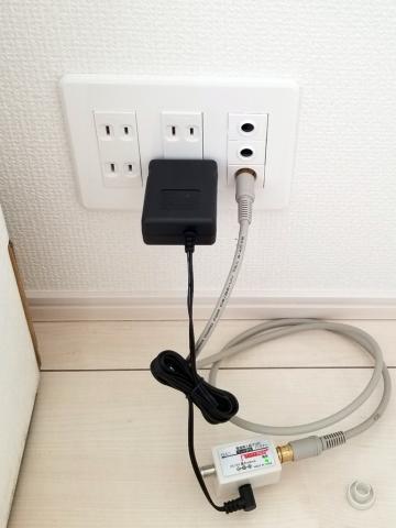 リビングのTV端子にブースターの電源を接続しておく