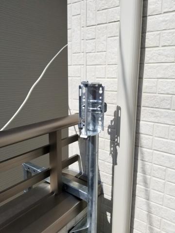 平面アンテナ取付金具を仮止めする