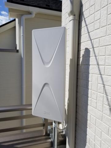 アンテナを固定後にケーブルを処理