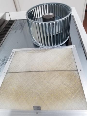 使用3ヶ月のフィルターと換気扇ファン
