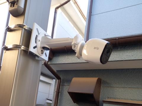 テラスの支柱に取り付け(バンドは20cm)