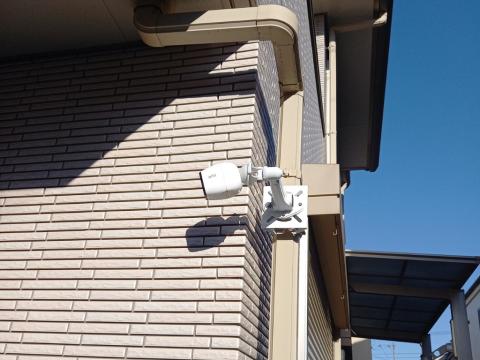 壁面、雨樋に取付