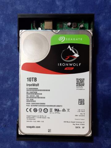 10TのHDDを組み込んだところ