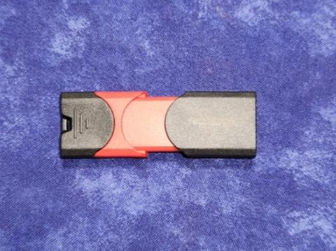 保管時はキャップをコネクタ方向にずらしておく