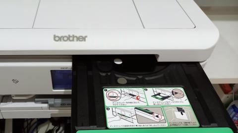 CDレーベル印刷終了後はトレイを元に戻しておきます