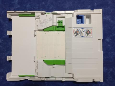 下のトレイを選択時