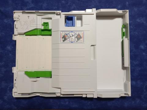 上のトレイを選択時