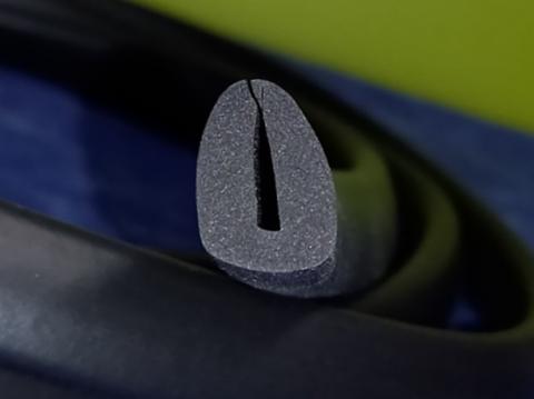 U字タイプの挟み込み式の緩衝材