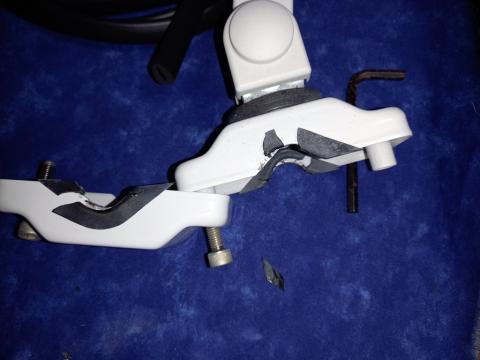 とりあえず外して、ゴム部分を除去