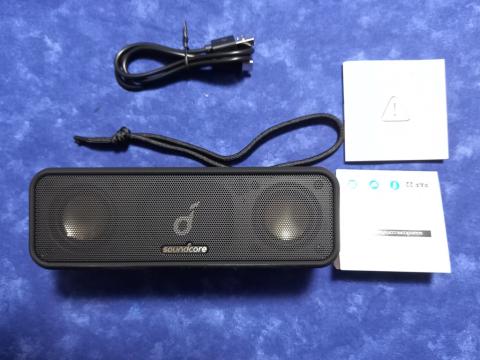 付属品はシンプル ストラップ付き?