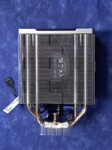 背面 独特のフィンデザイン