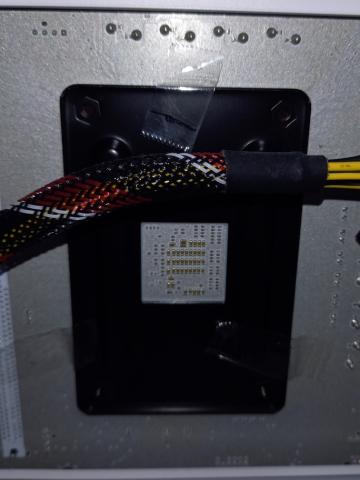 ケースに付けたまま取付