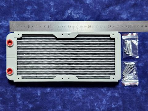 一般的な24cmタイプのラジエター