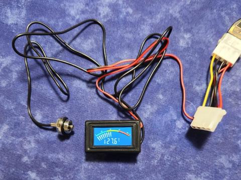 液晶はそこそこ明るくゲージも見やすい