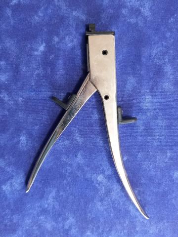 使うのはハンドニプラー