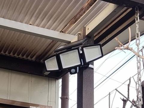 ステンレス製ベルトを締めて完了