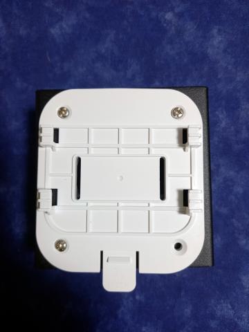 カメラ用ホルダーを台座に取り付け