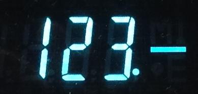 マイナスが右側に出る