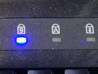 インジケータは青色LED