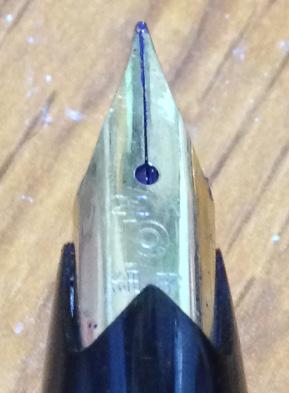 22Kの刻印がある。金品位が高いので黄味が強い