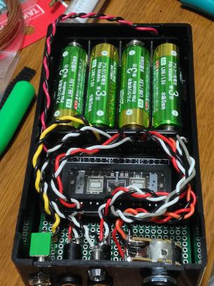 シャーシ内に実装したところ。但しプラシャーシは良くない