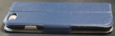 もちろんカメラの部分には穴が開いている