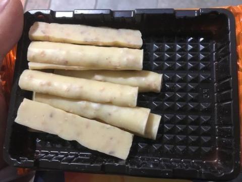 中身。こう見ると少ない気がしないでもないが、重なっているからだ