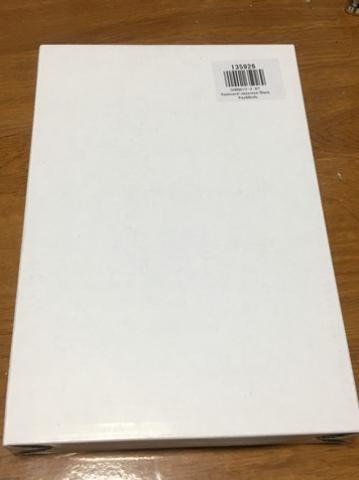 外箱は白一色だ