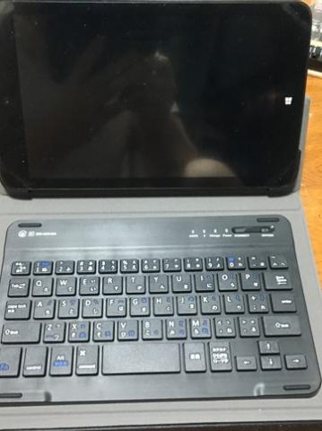 タブレット(別売)を差し込んだところ