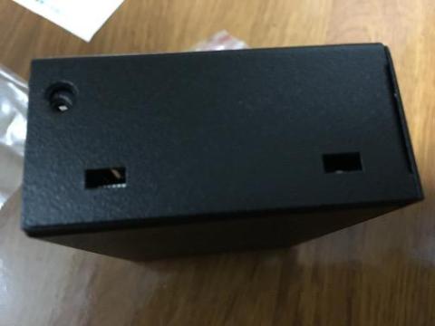 無線通信用の穴が開いているところ