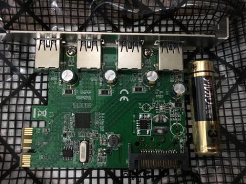 最低限のサイズ。単3電池は大きさの比較用