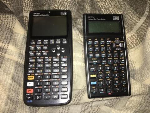 大きさの比較。左が50g、右が35s