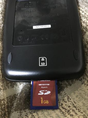 SDカードはこの向きに入れる