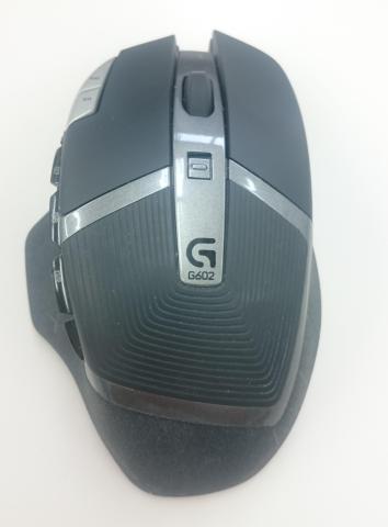 左クリックボタンの左上にボタンが2つあります。