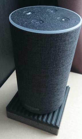 こんな感じで下にゴムマットとスポンジを敷いて、下の階の人に迷惑が掛からないようにしています。