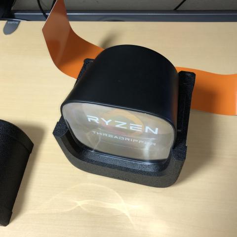 上の保護材を外して