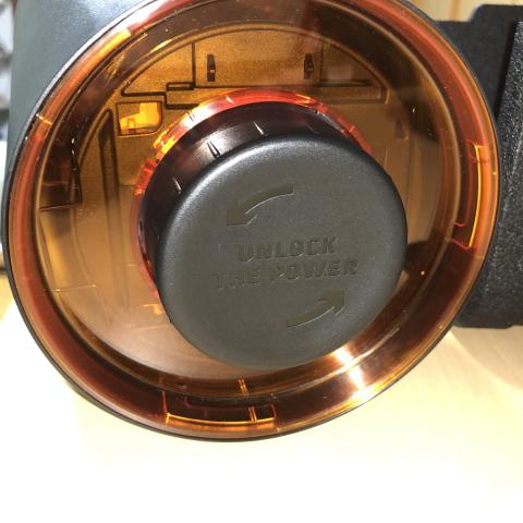 内部パッケージのハンドルを回すと