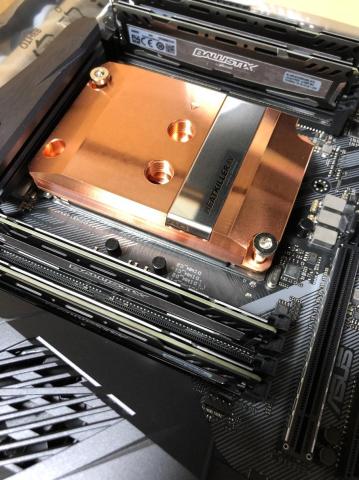 まずスプリングを付けずに対角を仮止めしました。