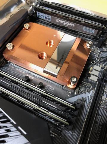 空いている方の対角をスプリング付きで仮止め