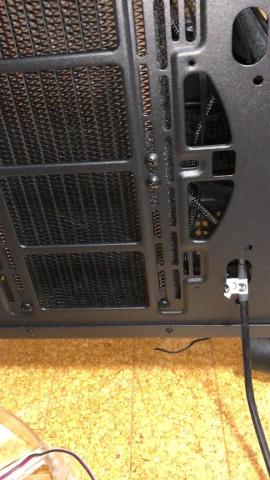 下の200mmファンのマウントは二種類ある