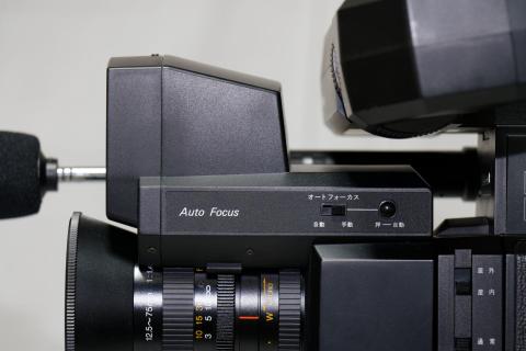 レンズの上部に鎮座するオートフォーカスユニット。