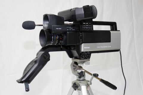 オプションである三脚、VZ-CT20に設置した様子