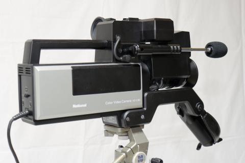 オプションである三脚、VZ-CT20に設置した様子